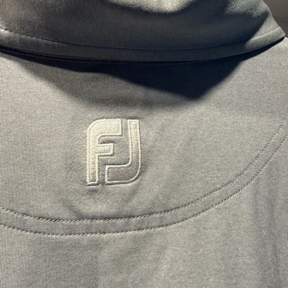 FootJoy Men's Light Gray Button Down Shirt - Picture 4 of 5